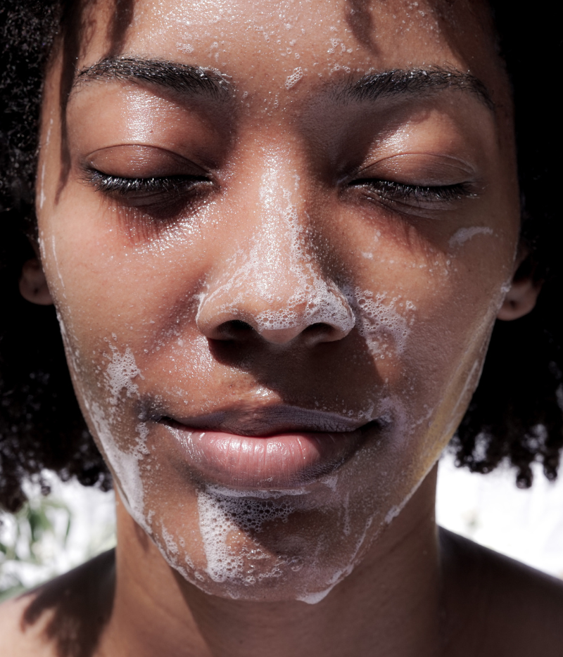 Cara Modelo con jabon