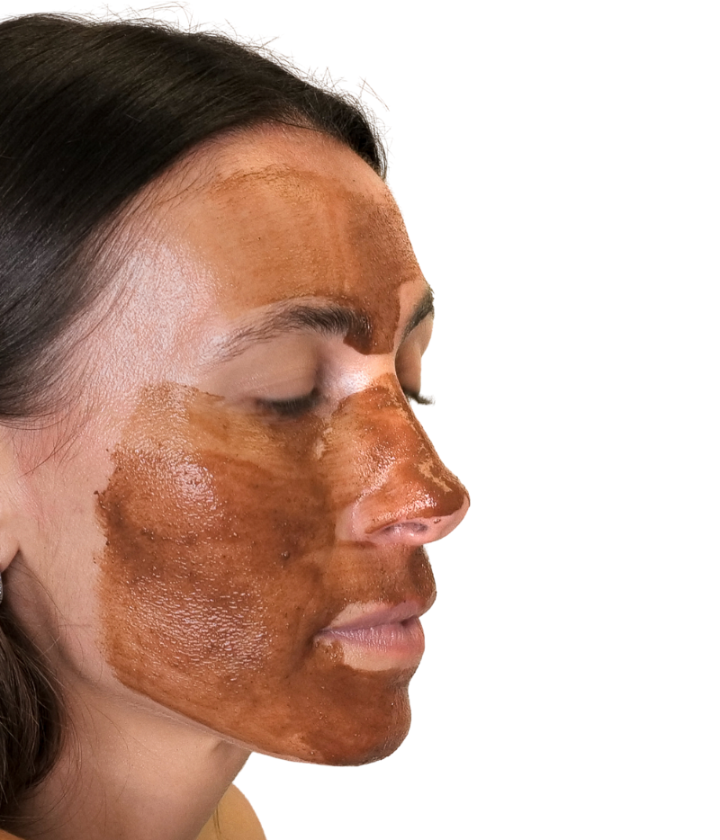 Mascarilla Purificante con modelo